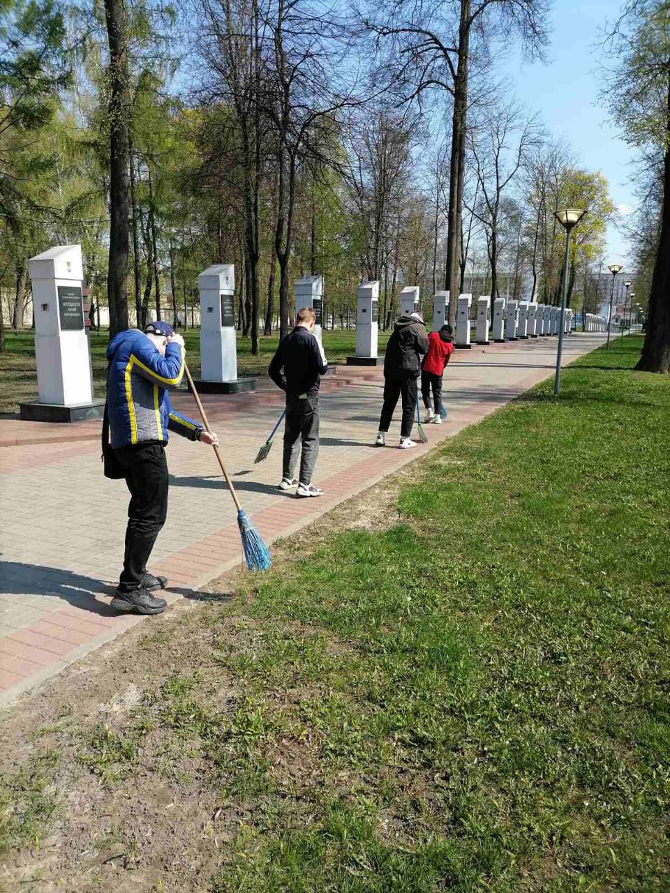 Гомельский государственный колледж транспорта и транспортных коммуникаций. Аллея героев.